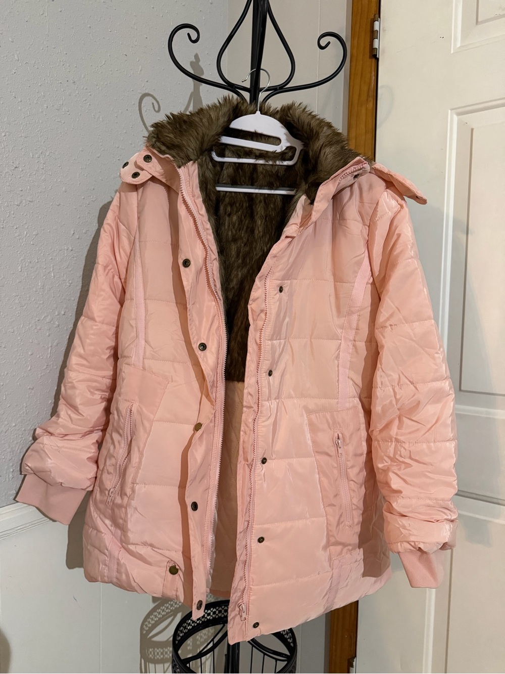 Women's Pink Puffer Coat with Faux Fur Lining